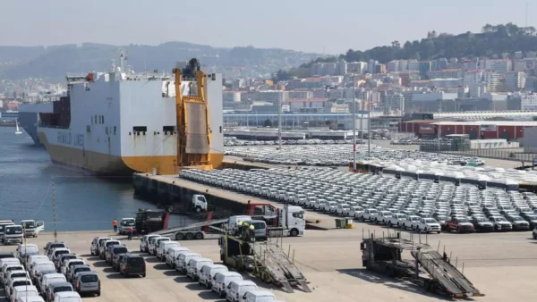 El Puerto de Vigo supera a Barcelona y lidera el tráfico de vehículos en España