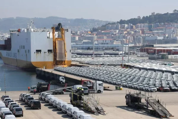 El Puerto de Vigo supera a Barcelona y lidera el tráfico de vehículos en España