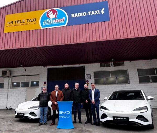 La Asociación Española del Automóvil Ecológico (AEAE) impulsa en Valencia la movilidad eléctrica del taxi con la presentación de vehículos ECO de BYD Quadis Dream