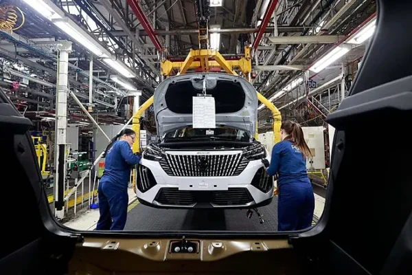 Stellantis, Renault y Ford lastran los resultados del sector del automóvil