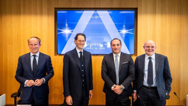 La junta de Stellantis ratifica a John Elkann y al actual consejo en un mandato de dos años