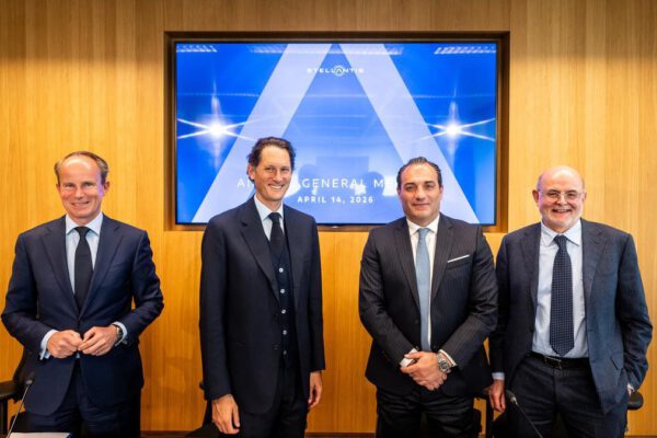 La junta de Stellantis ratifica a John Elkann y al actual consejo en un mandato de dos años