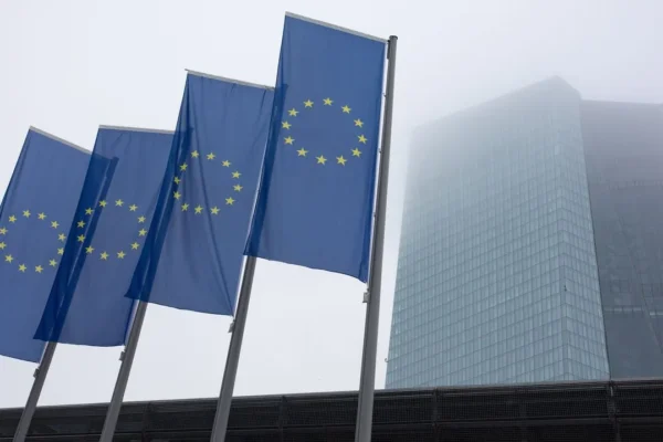 Bruselas cuestiona la rebaja del IVA de los carburantes en España y pide ajustarla a la normativa europea