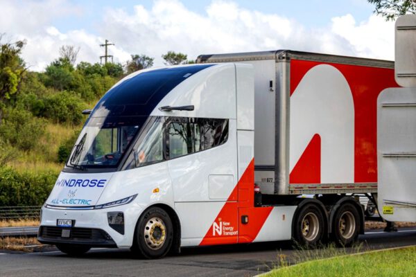 China desafía a Tesla con un camión eléctrico de 700 km y carga en solo 38 minutos