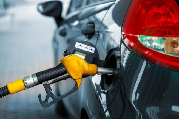 El fin de la rebaja fiscal de los carburantes amenaza con encarecer los viajes de verano