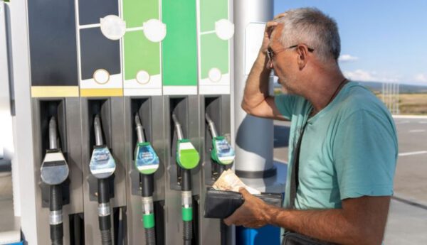 El fin de las ayudas a los carburantes amenaza con un fuerte golpe al bolsillo de los conductores