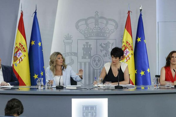 El Gobierno lanza nuevas ayudas al coche eléctrico y refuerza el apoyo a la industria intensiva en energía