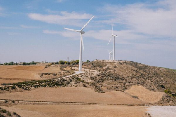 España prepara nuevas ayudas para reforzar la industria de las tecnologías renovables