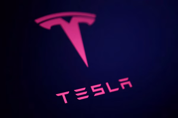 Tesla afronta un nuevo obstáculo para su robotaxi sin volante ni pedales