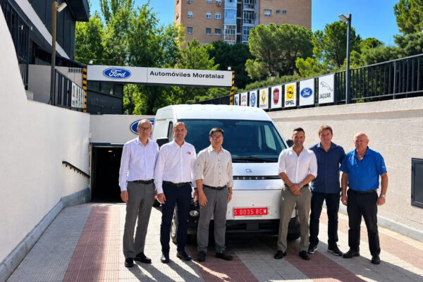 La Asociación Española del Automóvil Ecológico (AEAE) y la empresa asiática GECKO refuerzan su alianza para impulsar la movilidad sostenible en el sector profesional en España